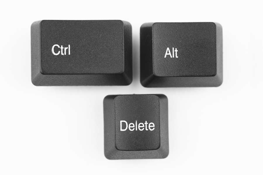 Ctrl + V: Pegar